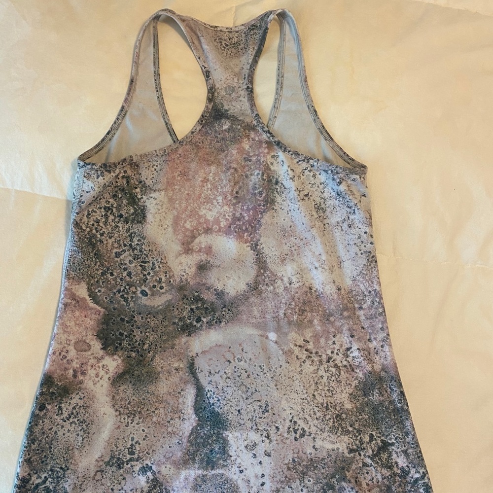 Lululemon tank